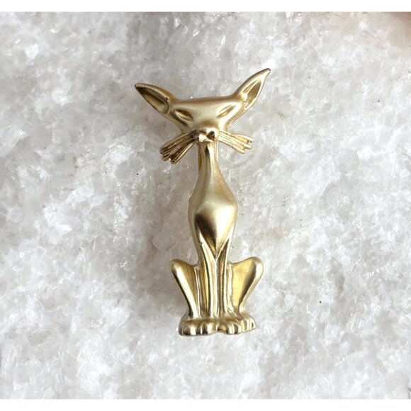 Sassy Art Deco Cat Gold Toned Matte Costume Jewelry Brooch | Lapel Pin - Picture 1 of 10